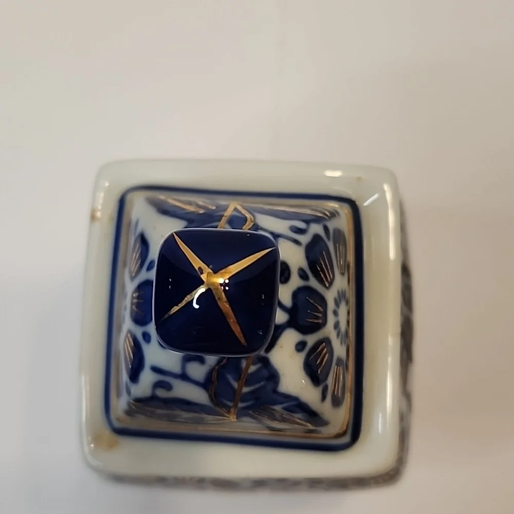 Ginger Jar Square Shape With Enlarged Body Separate Lid Blue, gold and White - Picture 2 of 7